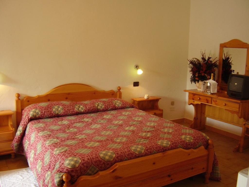 Hotel La Fattoria Camigliatello Silano Chambre photo
